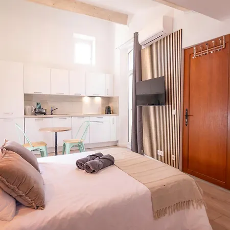 Parking Inclus Vieil 200m Climatise 2 Personnes Apartment